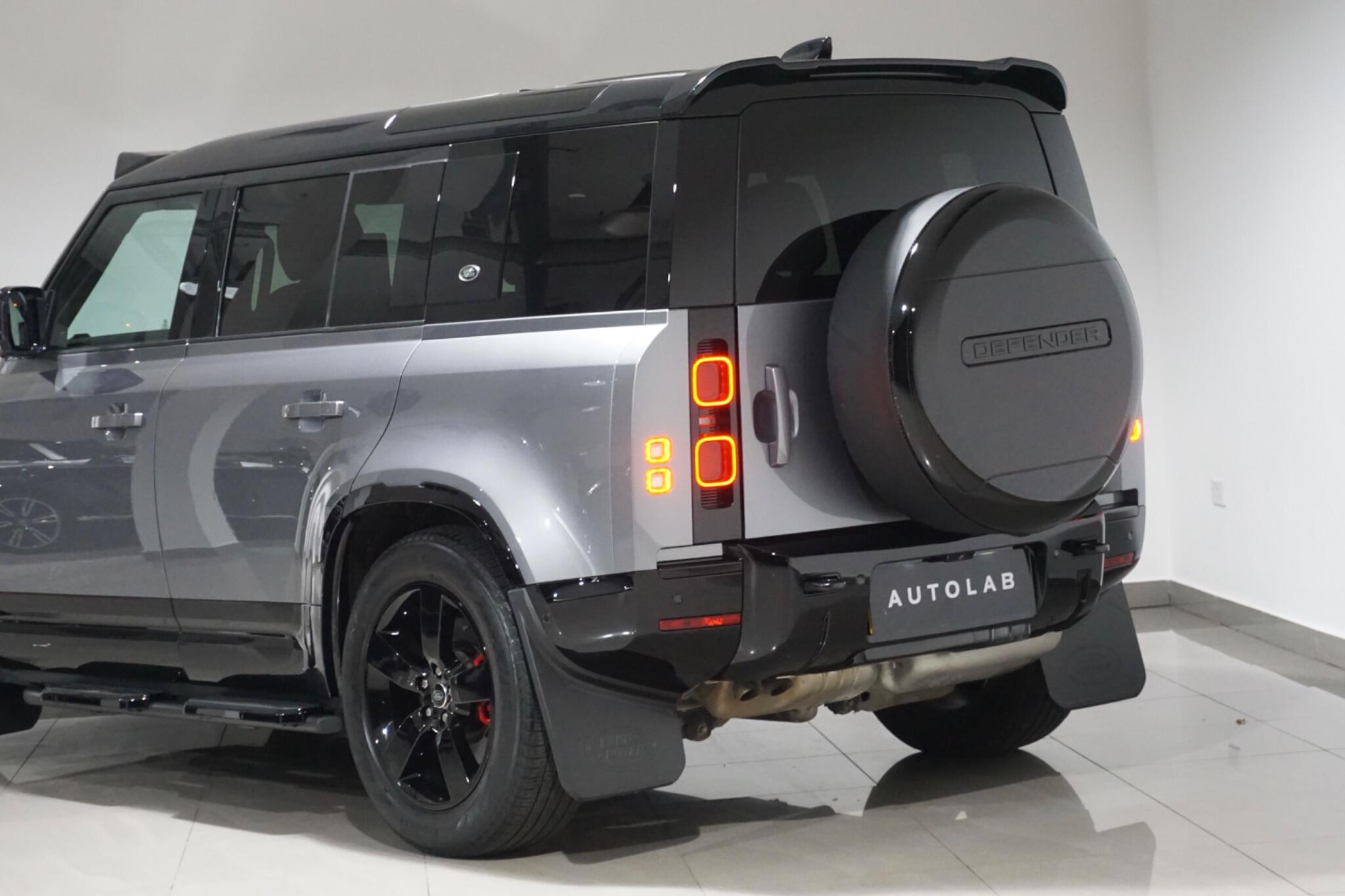 Land Rover Defender 110 3.0 D300 MHEV X-Dynamic SE SUV 5dr Diesel Auto 4WD Euro 6 (s/s) (300 ps)